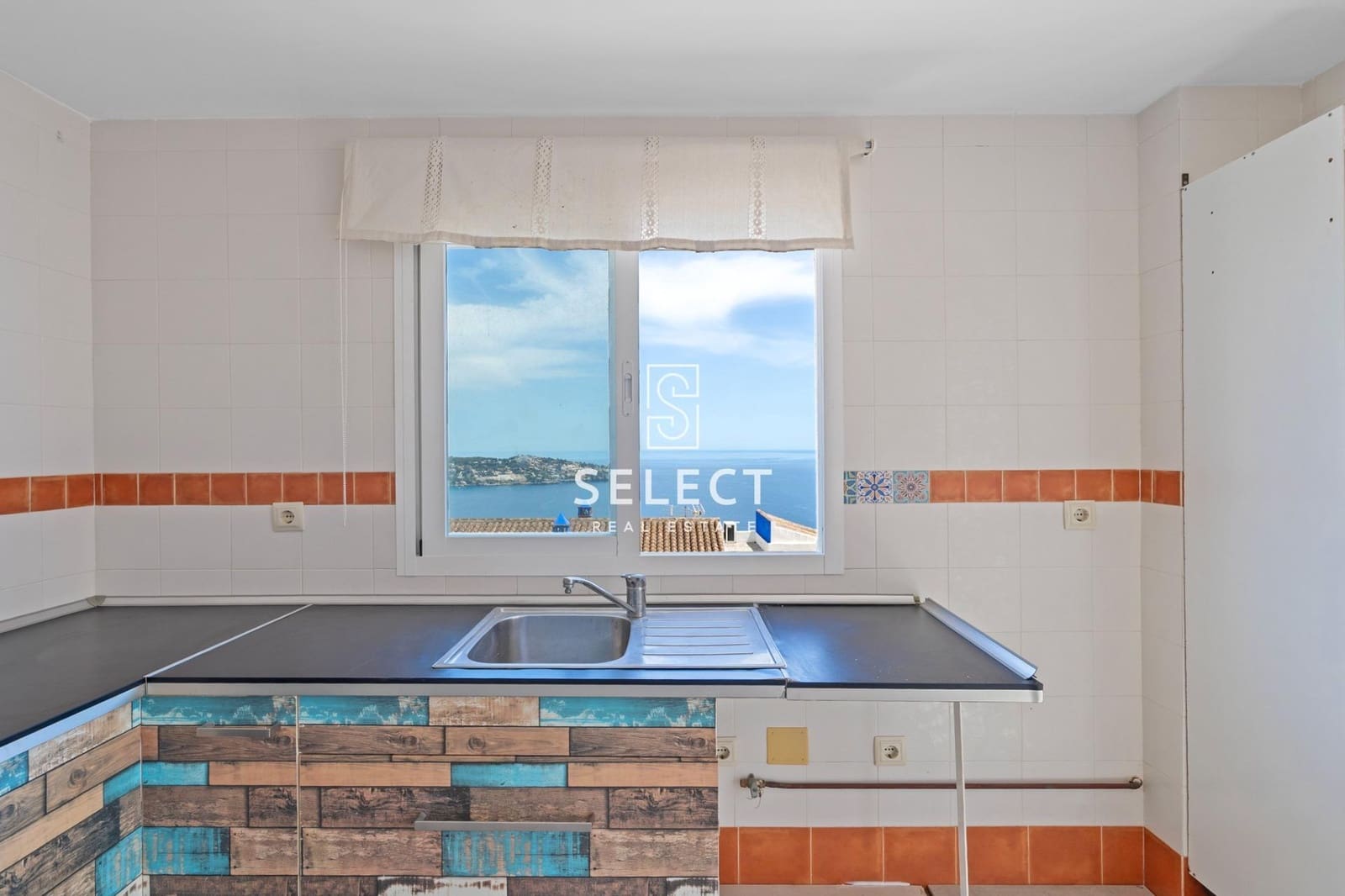 4 bedroom Terraced Villa for sale in La Herradura with pool garage - € 418,000 (Ref: 9878886)