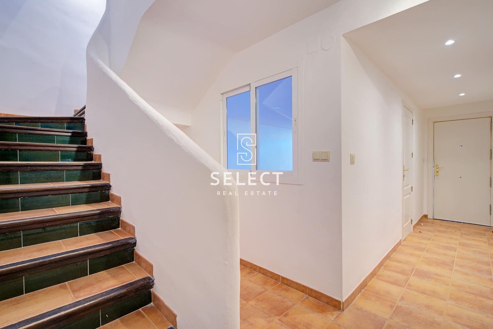 4 bedroom Terraced Villa for sale in La Herradura with pool garage - € 418,000 (Ref: 9878886)