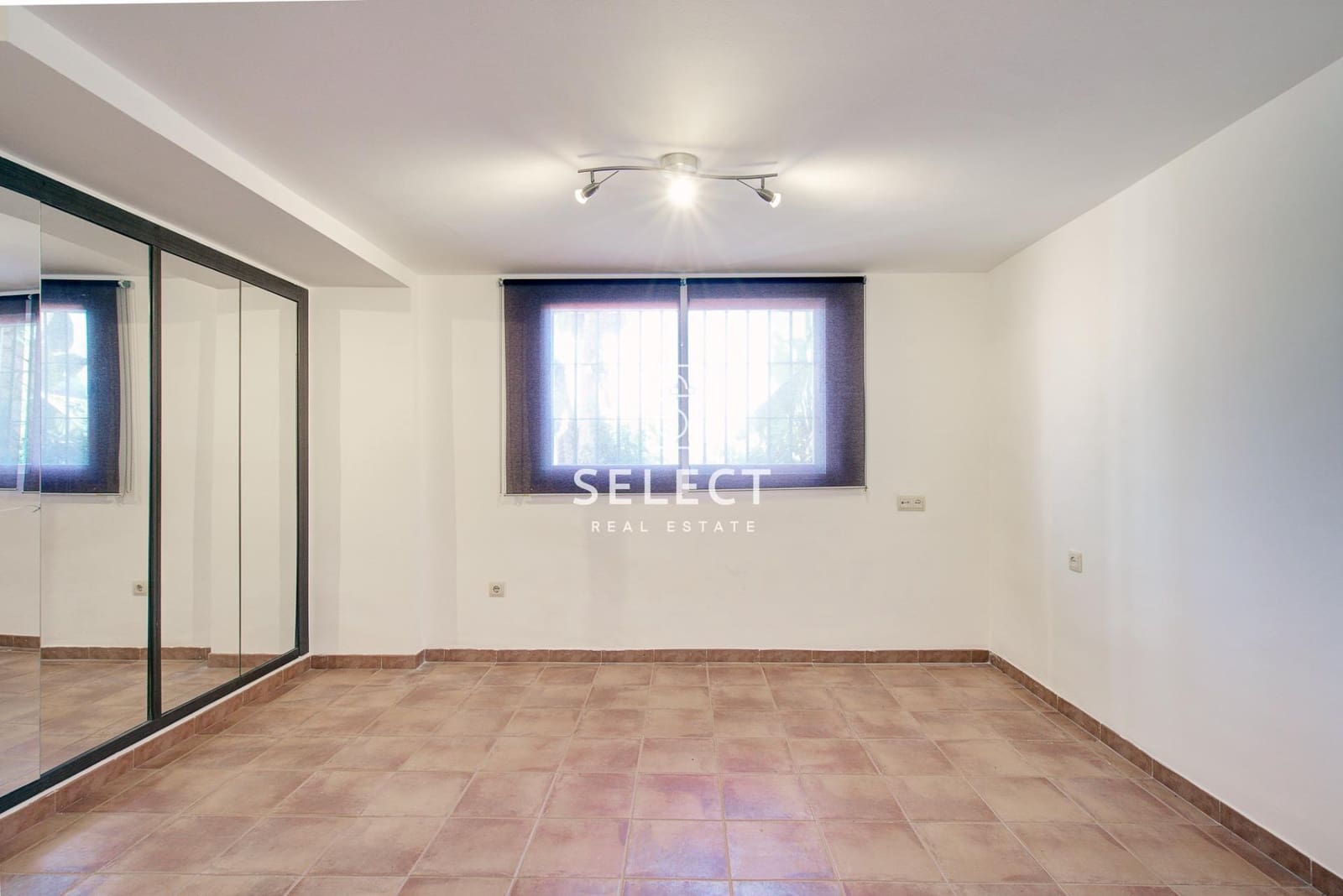4 bedroom Terraced Villa for sale in La Herradura with pool garage - € 418,000 (Ref: 9878886)