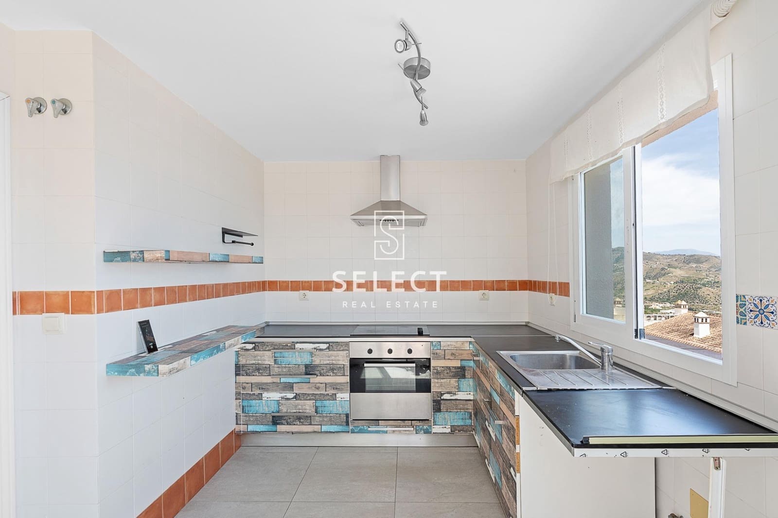 4 bedroom Terraced Villa for sale in La Herradura with pool garage - € 418,000 (Ref: 9878886)