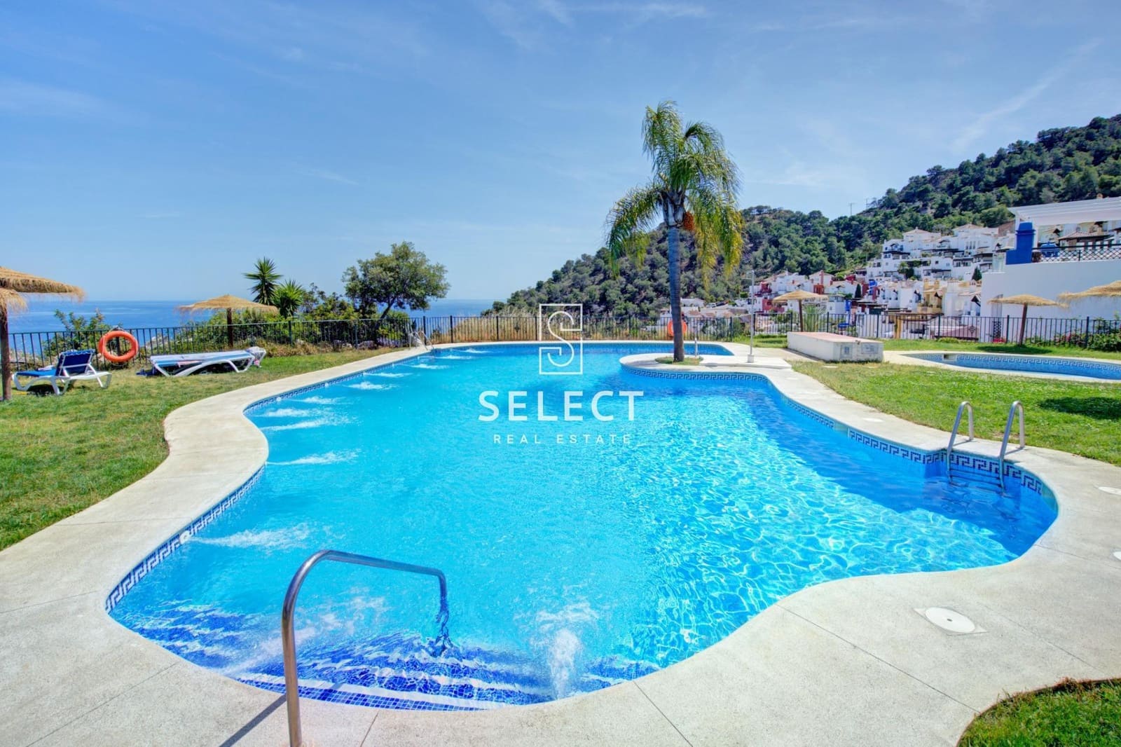 4 bedroom Terraced Villa for sale in La Herradura with pool garage - € 418,000 (Ref: 9878886)