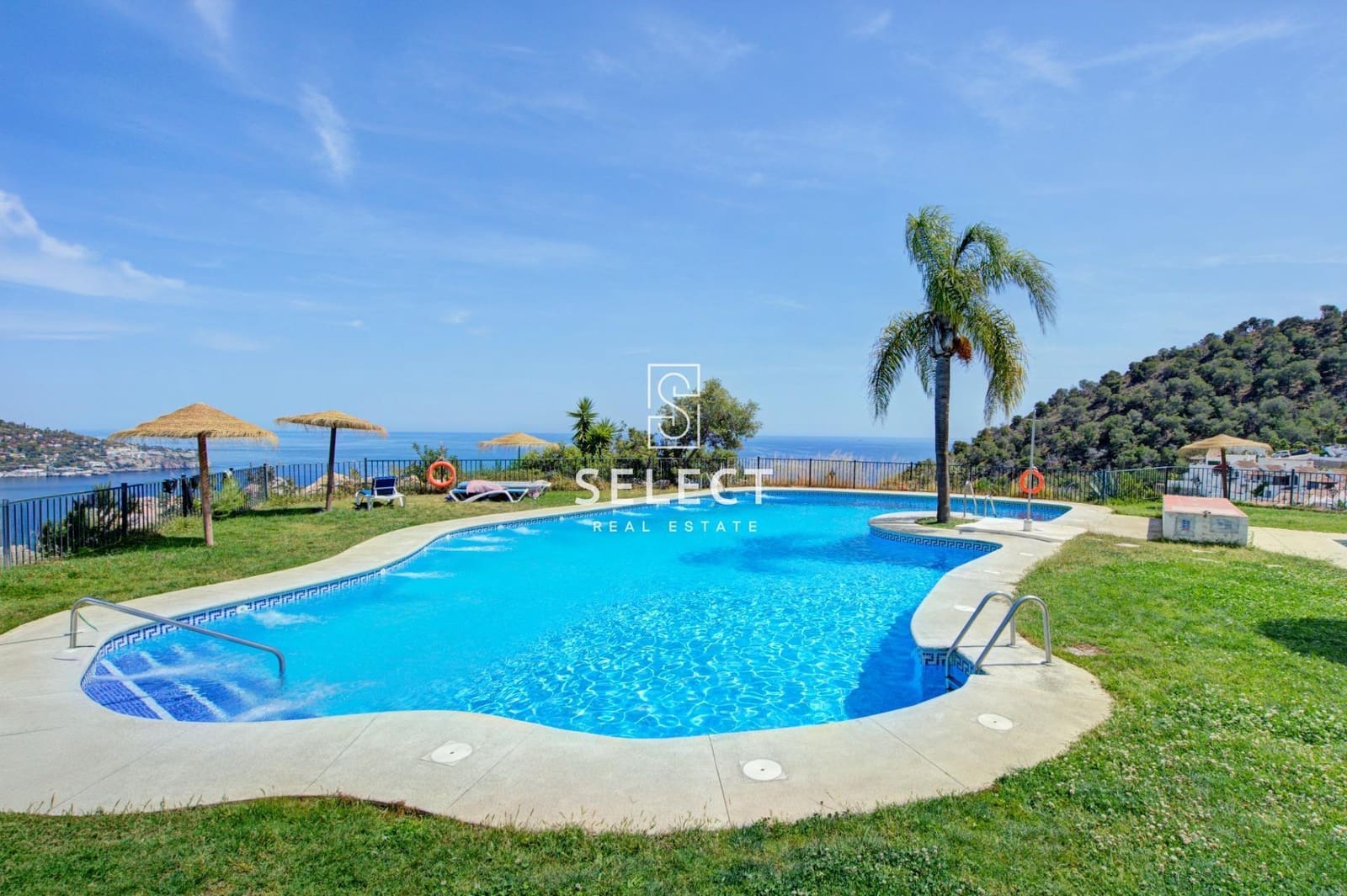 4 bedroom Terraced Villa for sale in La Herradura with pool garage - € 418,000 (Ref: 9878886)