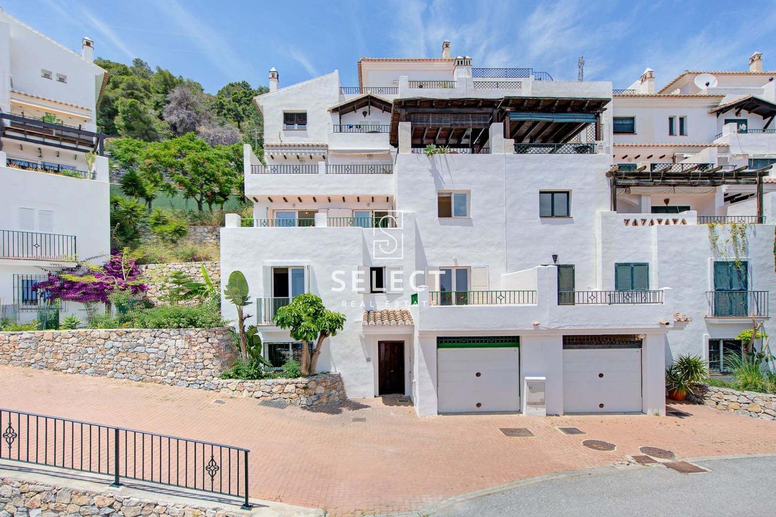 4 bedroom Terraced Villa for sale in La Herradura with pool garage - € 418,000 (Ref: 9878886)