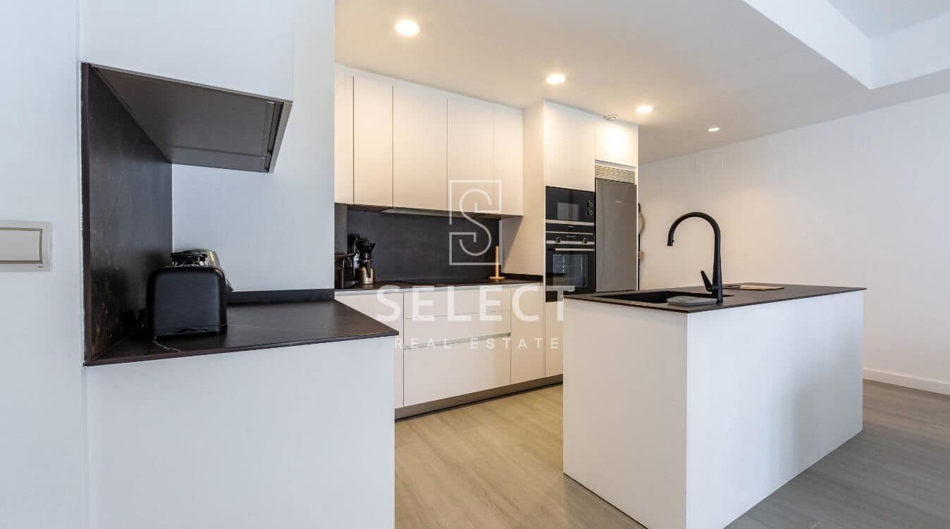 Apartamento de 2 habitaciones en Motril en venta con piscina garaje - 288.000 € (Ref: 9903951)