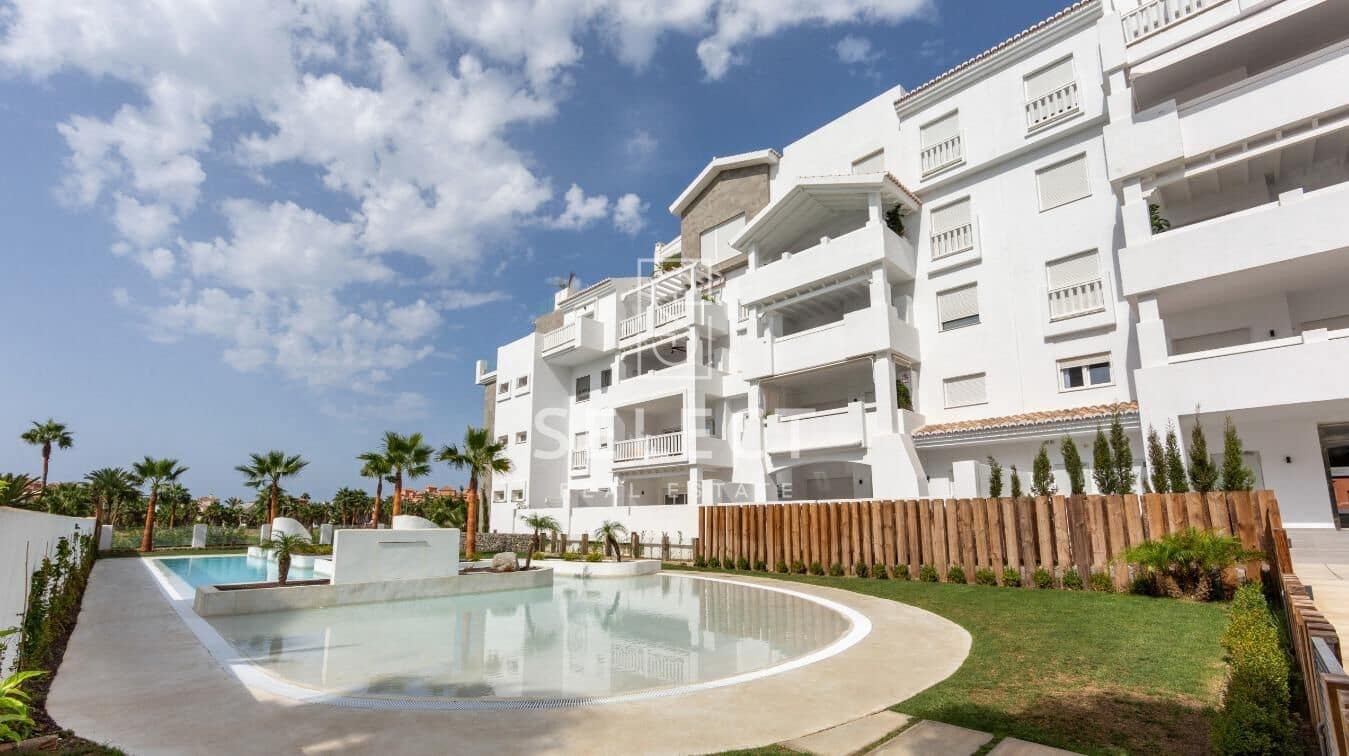 Apartamento de 2 habitaciones en Motril en venta con piscina garaje - 288.000 € (Ref: 9903951)