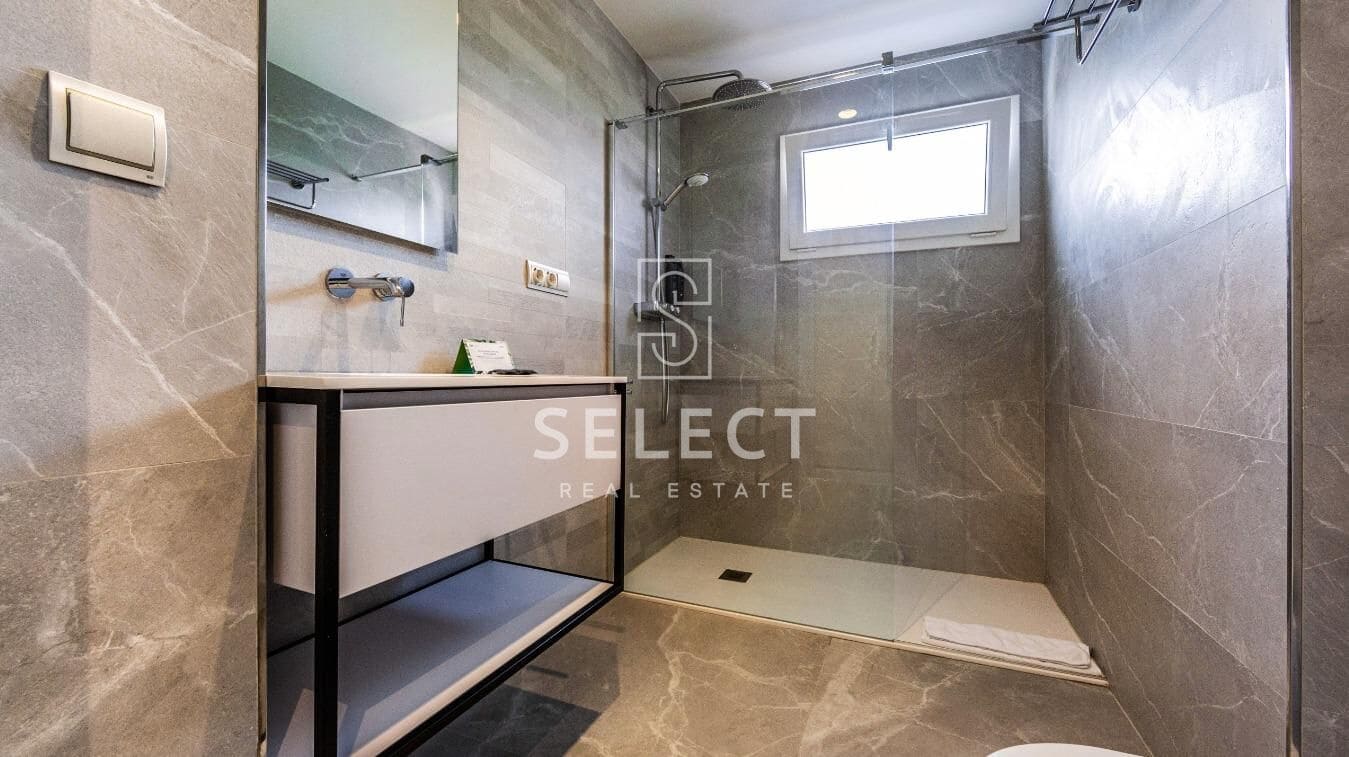 Apartamento de 2 habitaciones en Motril en venta con piscina garaje - 288.000 € (Ref: 9903951)