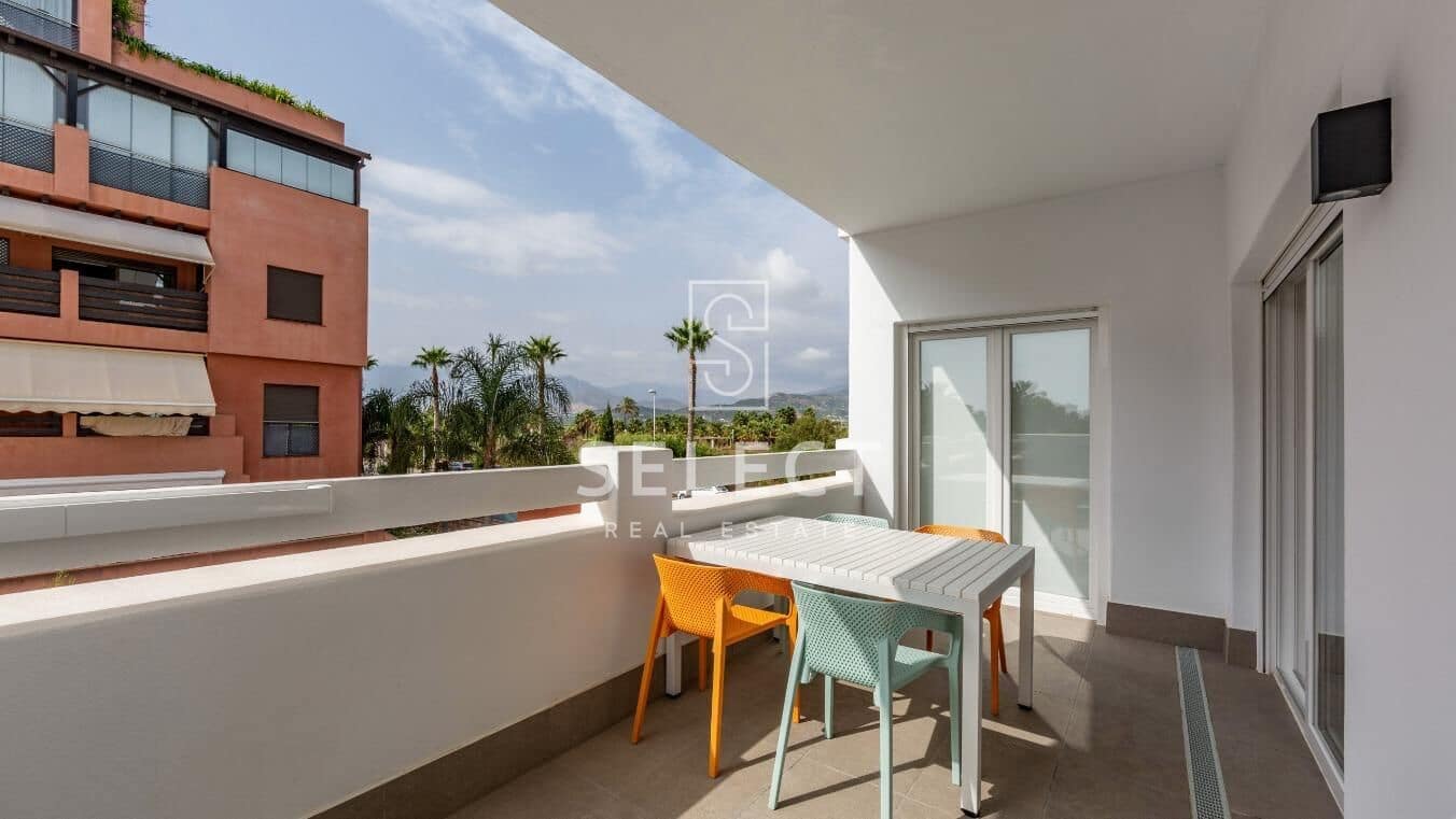 Apartamento de 2 habitaciones en Motril en venta con piscina garaje - 288.000 € (Ref: 9903951)