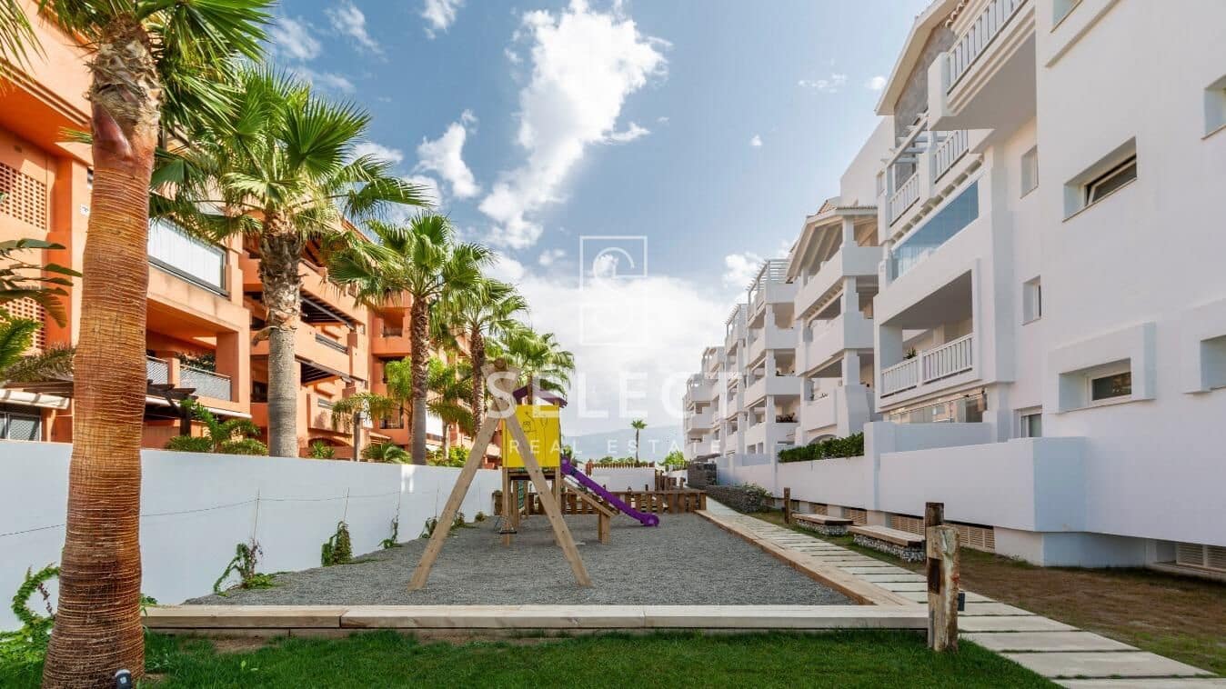 Apartamento de 2 habitaciones en Motril en venta con piscina garaje - 288.000 € (Ref: 9903951)