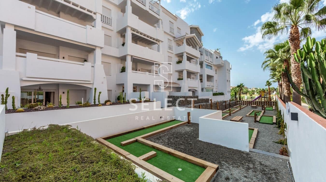 Apartamento de 2 habitaciones en Motril en venta con piscina garaje - 288.000 € (Ref: 9903951)