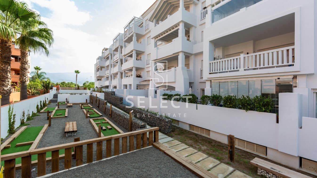 Apartamento de 2 habitaciones en Motril en venta con piscina garaje - 288.000 € (Ref: 9903951)