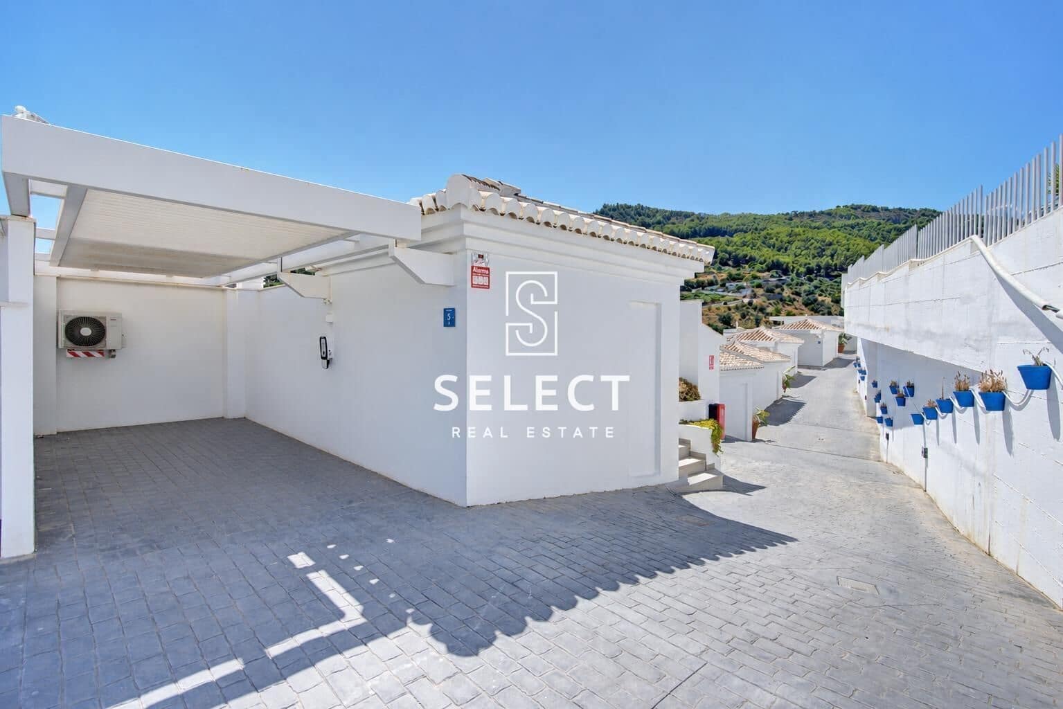Chalet de 3 habitaciones en La Herradura en venta con piscina - 670.000 € (Ref: 9938220)