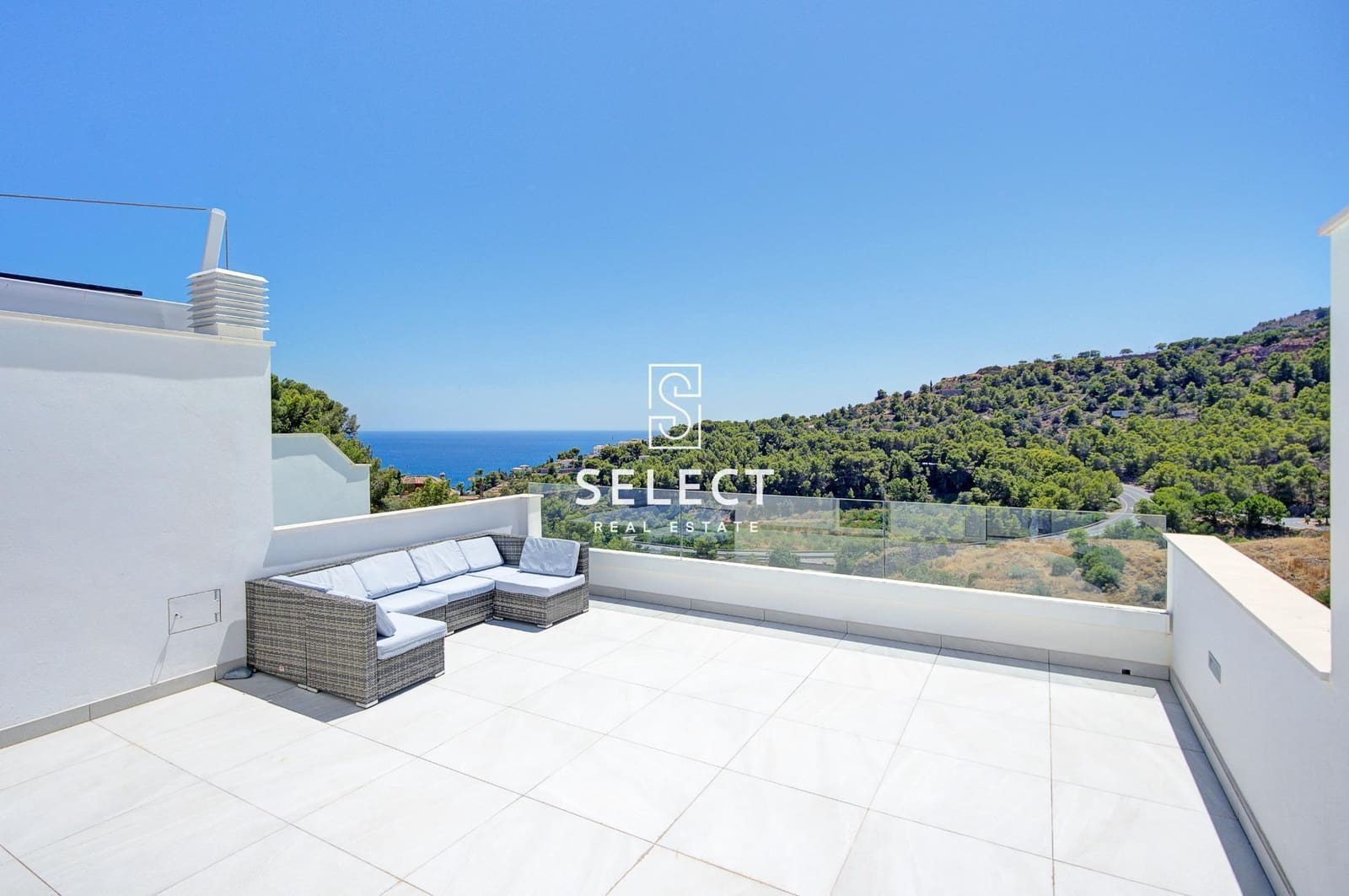 Chalet de 3 habitaciones en La Herradura en venta con piscina - 670.000 € (Ref: 9938220)