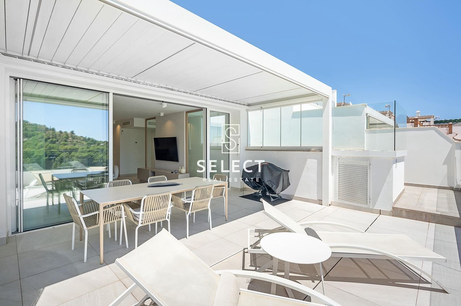 Chalet de 3 habitaciones en La Herradura en venta con piscina - 670.000 € (Ref: 9938220)