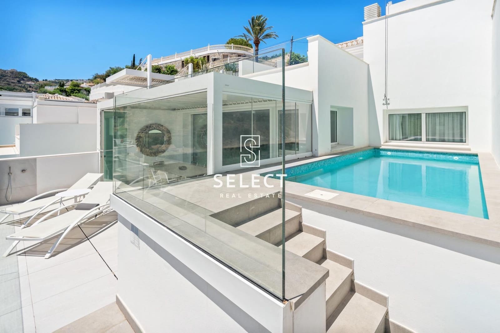 Chalet de 3 habitaciones en La Herradura en venta con piscina - 670.000 € (Ref: 9938220)