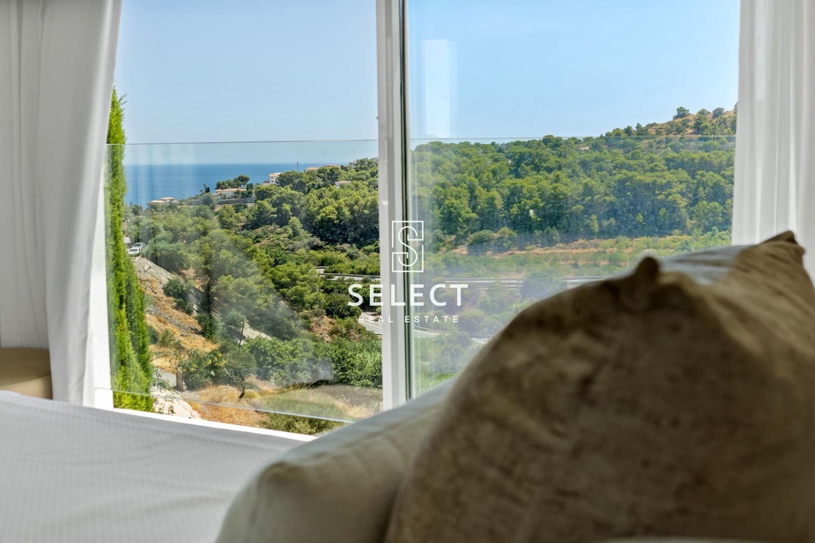 Chalet de 3 habitaciones en La Herradura en venta con piscina - 670.000 € (Ref: 9938220)