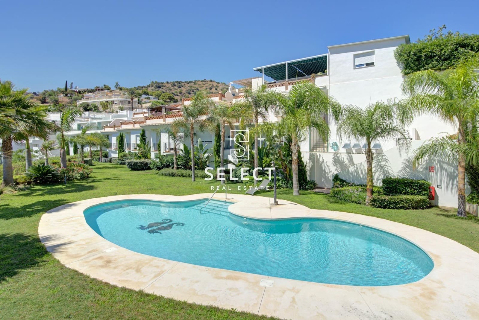 Chalet de 3 habitaciones en La Herradura en venta con piscina - 670.000 € (Ref: 9938220)