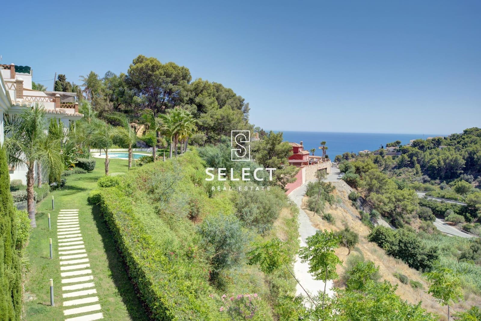 Chalet de 3 habitaciones en La Herradura en venta con piscina - 670.000 € (Ref: 9938220)