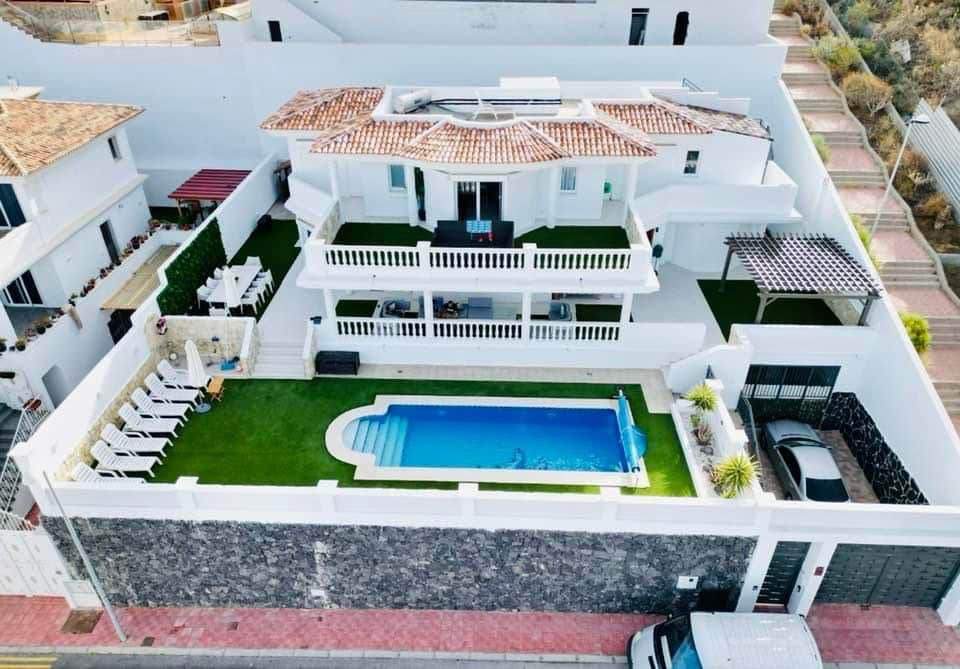 4 sovrum Villa till salu i Adeje - 1 800 000 € (Ref: 9357262)