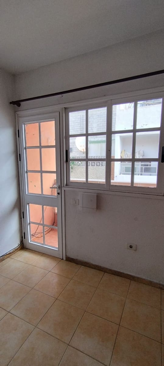 9 makuuhuone Rivitalo myytävänä paikassa Arona - 380 000 € (Ref: 9357263)