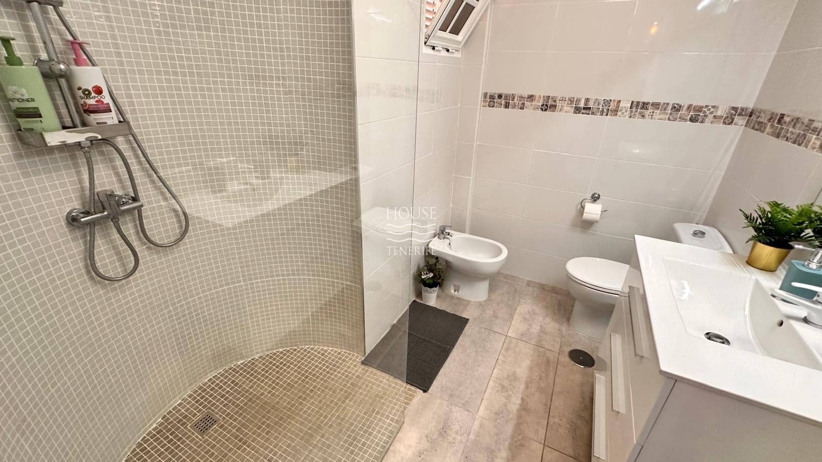 1 bedroom Apartment for sale in Adeje - € 350,000 (Ref: 9357265)