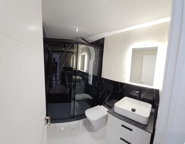 1 bedroom Apartment for sale in Playa de las Americas, Arona - € 263,000 (Ref: 9357270)