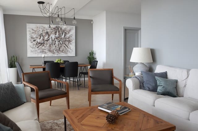 4 quarto Moradia em Banda para venda em San Eugenio, Adeje - 950 000 € (Ref: 9357278)