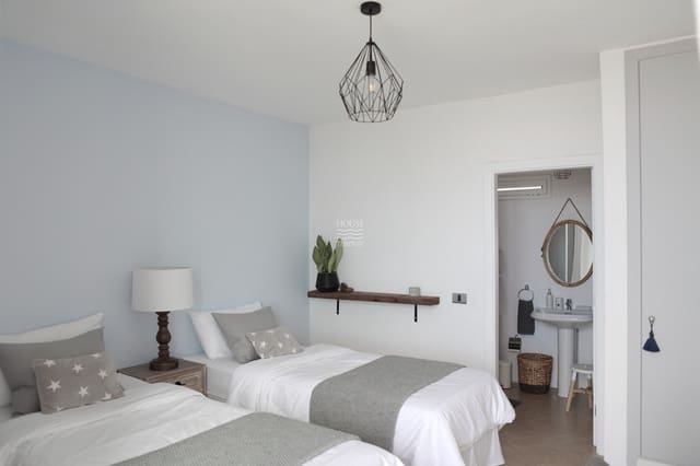 4 quarto Moradia em Banda para venda em San Eugenio, Adeje - 950 000 € (Ref: 9357278)