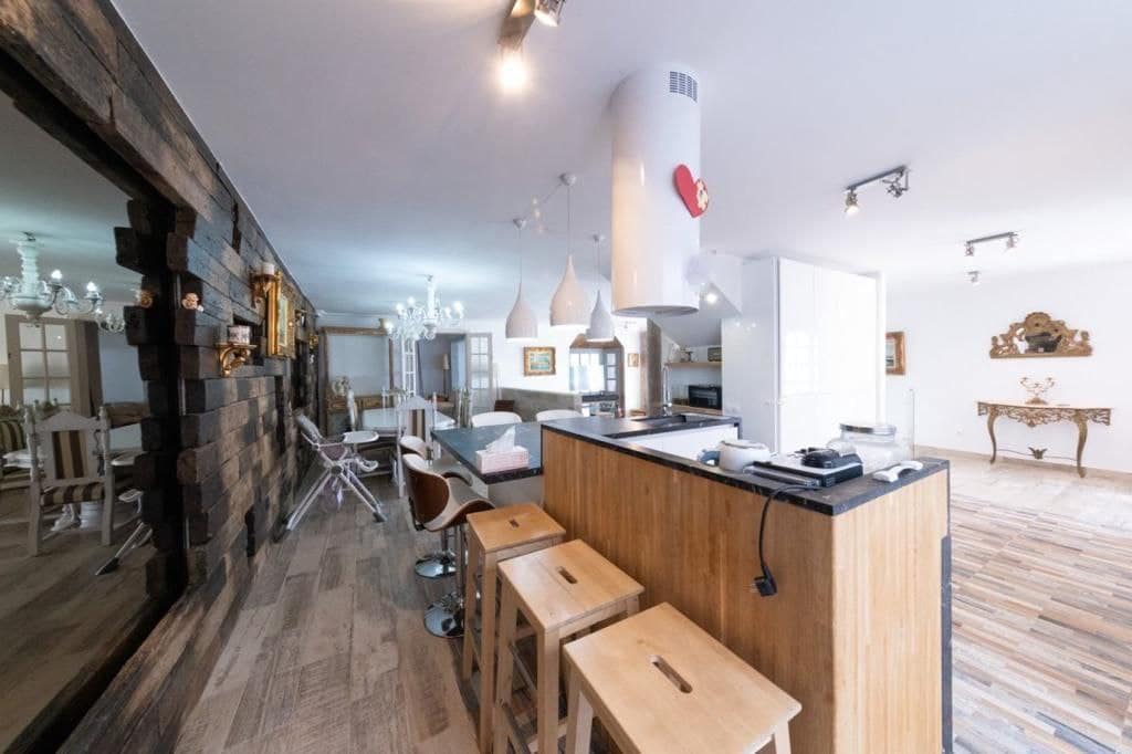 10 soverom Villa til salgs i Costa Adeje med svømmebasseng - € 1 550 000 (Ref: 9357297)