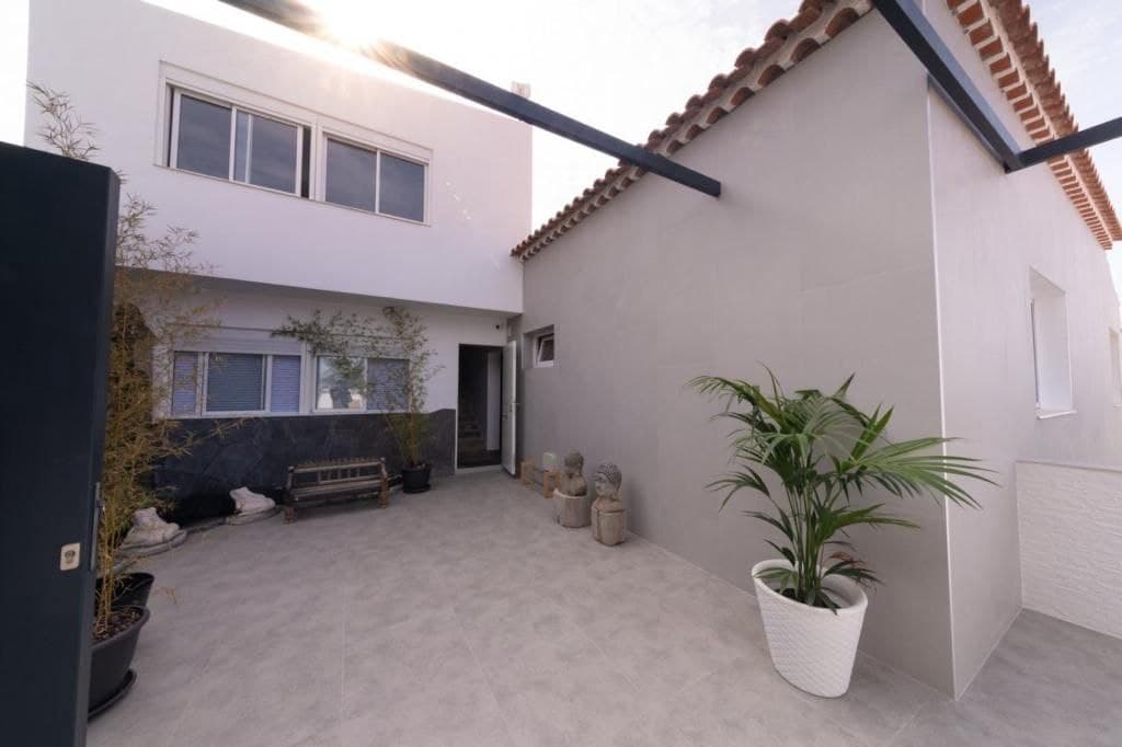 10 soverom Villa til salgs i Costa Adeje med svømmebasseng - € 1 550 000 (Ref: 9357297)