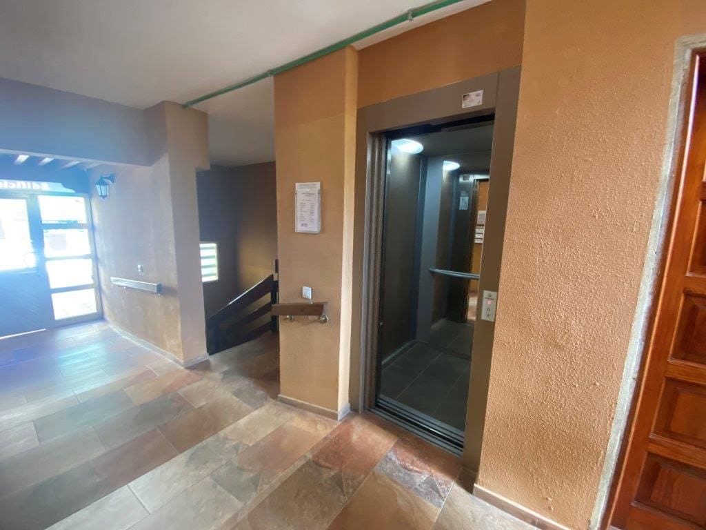 2 sovrum Lägenhet till salu i Los Cristianos med pool - 275 000 € (Ref: 9357300)