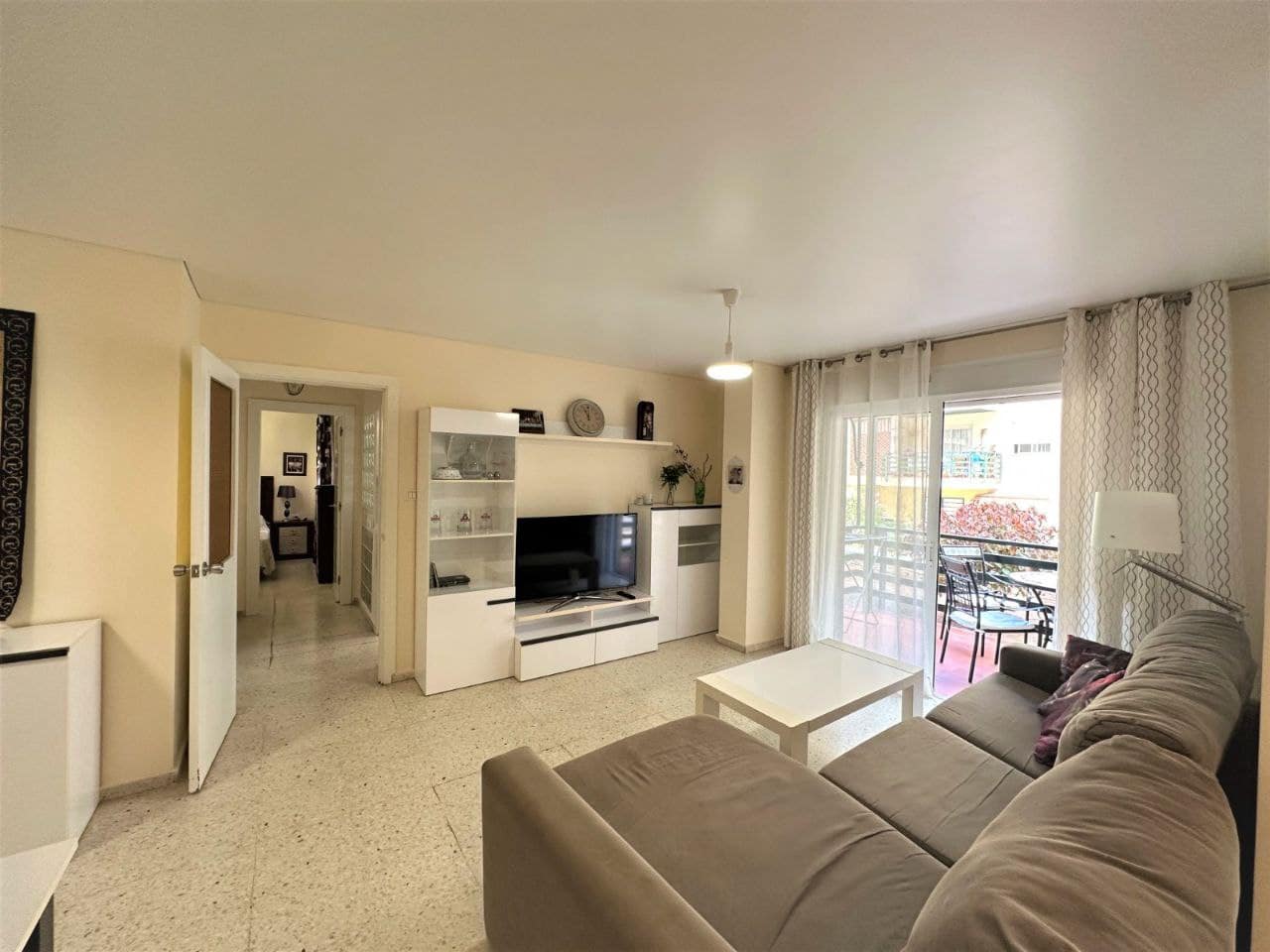 2 sovrum Lägenhet till salu i Los Cristianos med pool - 275 000 € (Ref: 9357300)