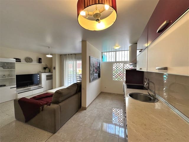 2 soveværelse Lejlighed til salg i Los Cristianos, Arona med swimmingpool - € 275.000 (Ref: 9357300)