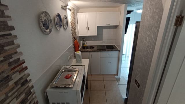 1 soveværelse Lejlighed til salg i Los Cristianos, Arona med swimmingpool - € 260.000 (Ref: 9357301)