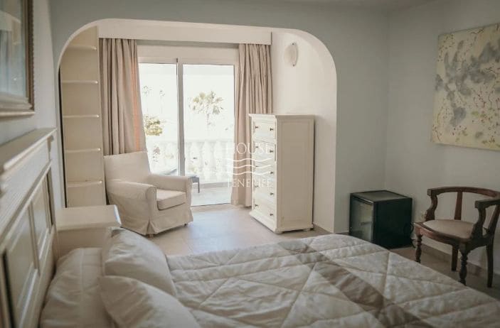 6 makuuhuone Huvila myytävänä paikassa Costa Adeje mukana 
autotalli - 1 550 000 € (Ref: 9357315)