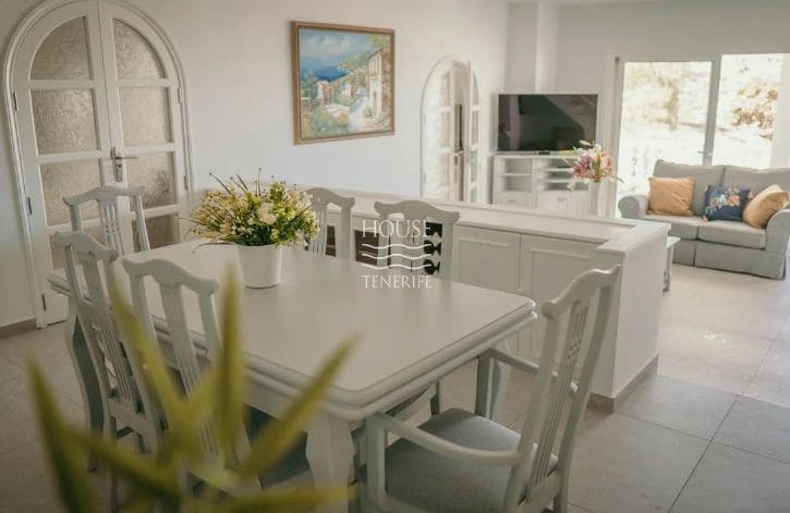 6 makuuhuone Huvila myytävänä paikassa Costa Adeje mukana 
autotalli - 1 550 000 € (Ref: 9357315)