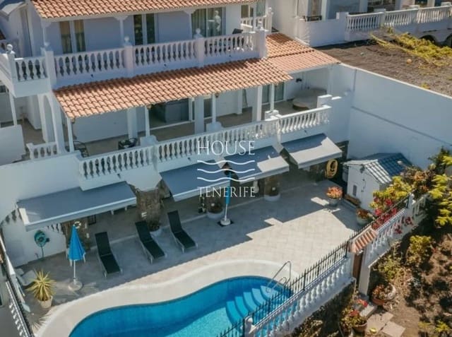 6 makuuhuone Huvila myytävänä paikassa Costa Adeje, Adeje mukana 
autotalli - 1 550 000 € (Ref: 9357315)