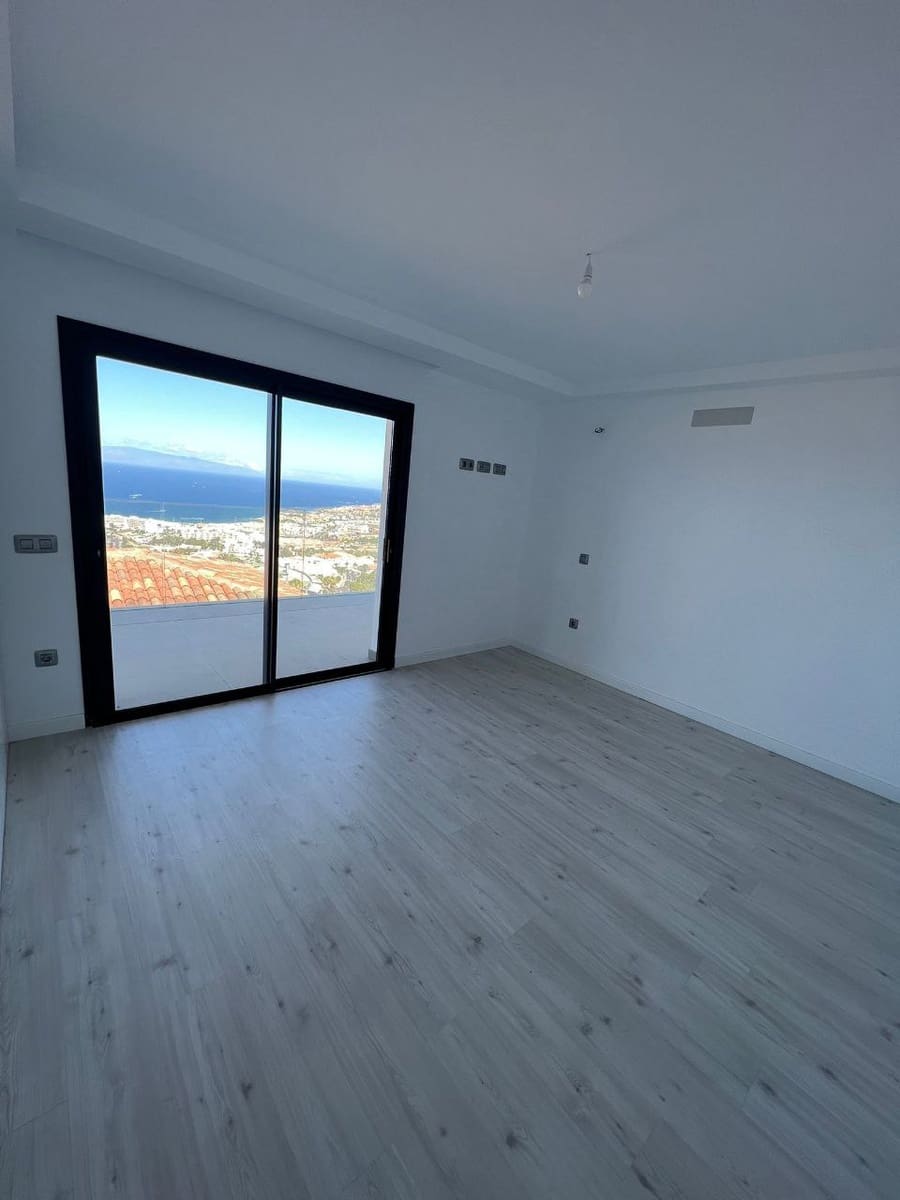 3 soverom Penthouse til salgs i San Eugenio med garasje - € 890 000 (Ref: 9357320)