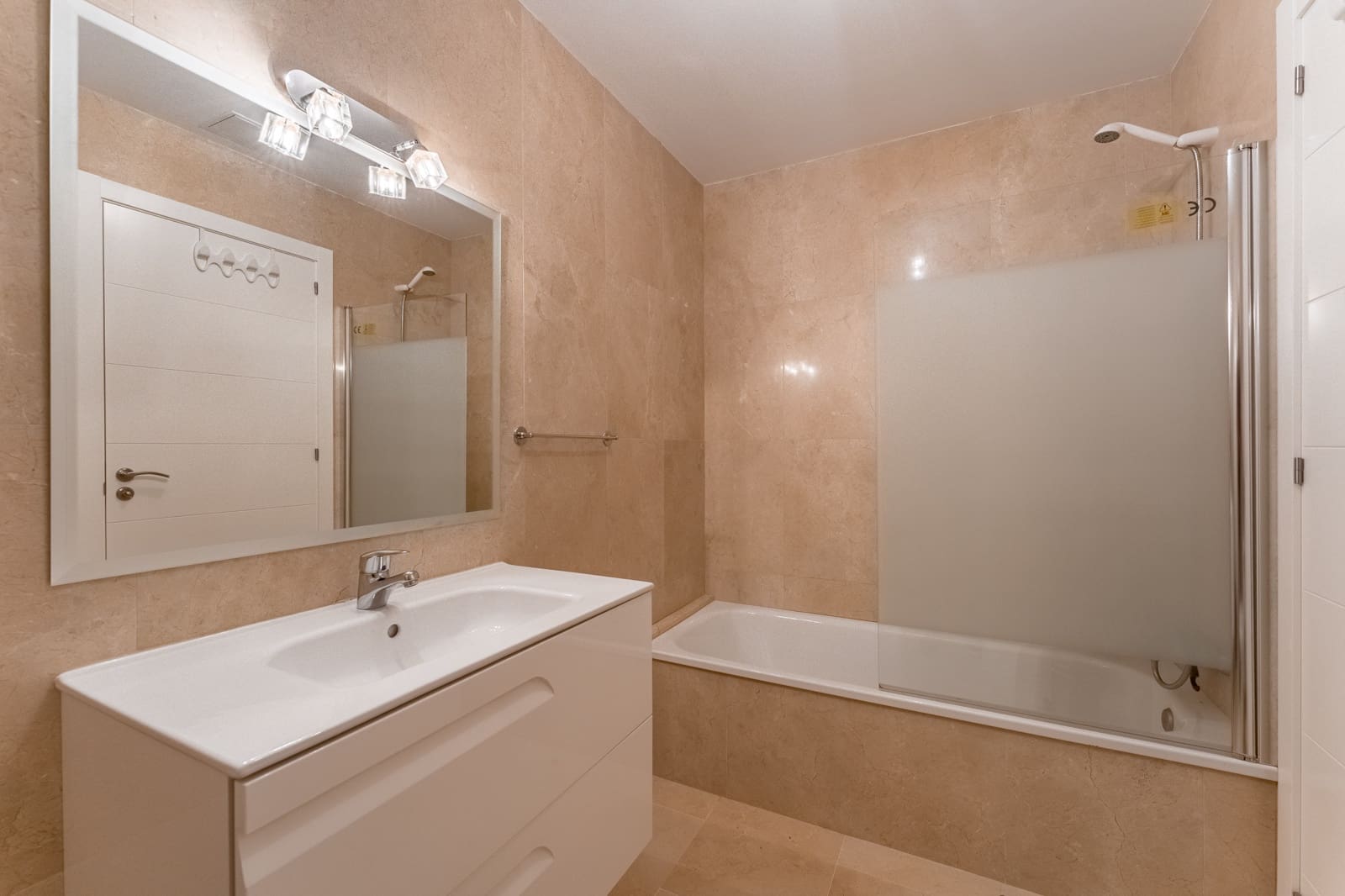 3 soverom Villa til salgs i La Caleta Adeje med svømmebasseng garasje - € 955 000 (Ref: 9357327)