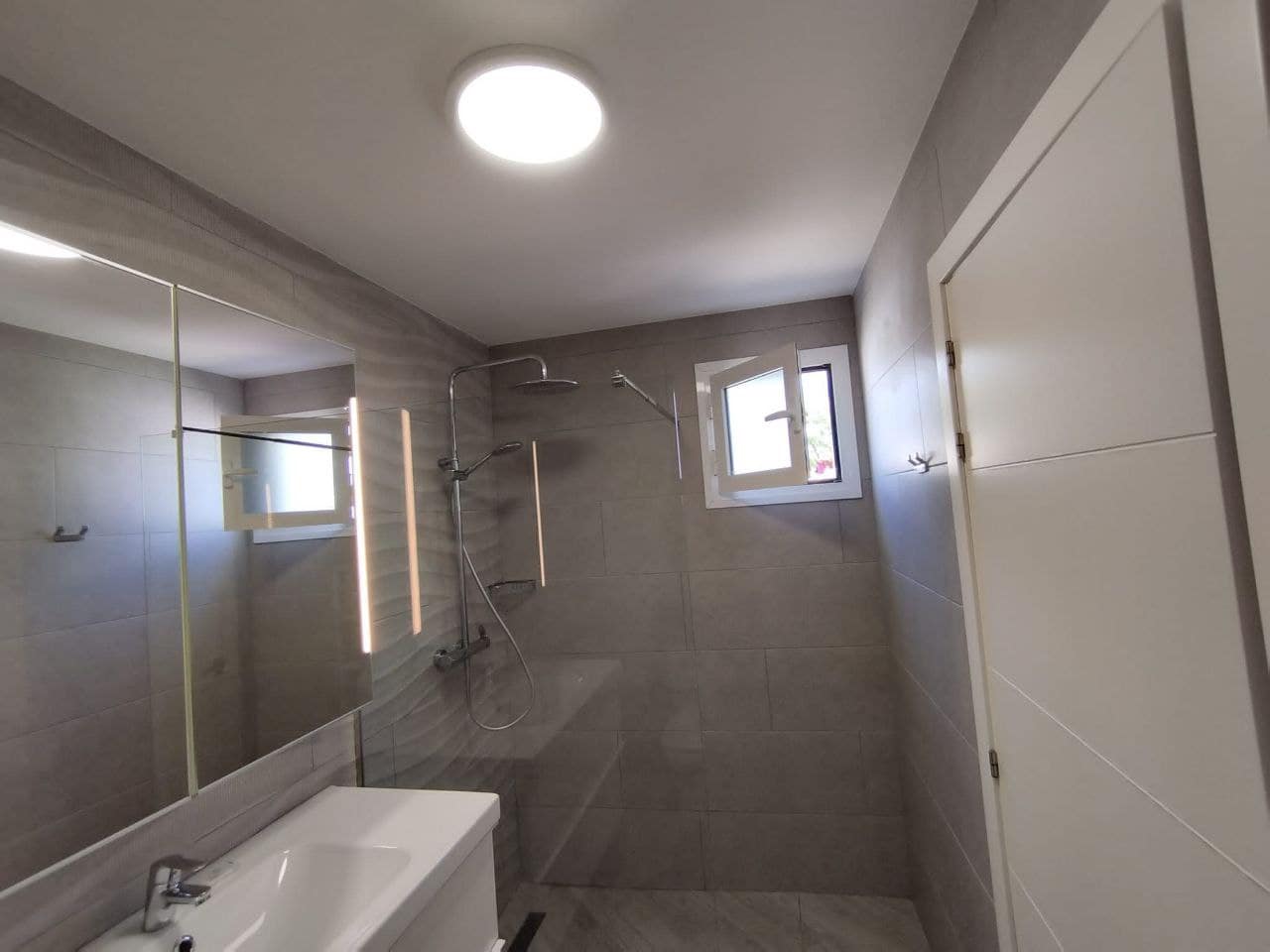 5 soveværelse Villa til salg i Adeje med swimmingpool garage - € 1.500.000 (Ref: 9357346)