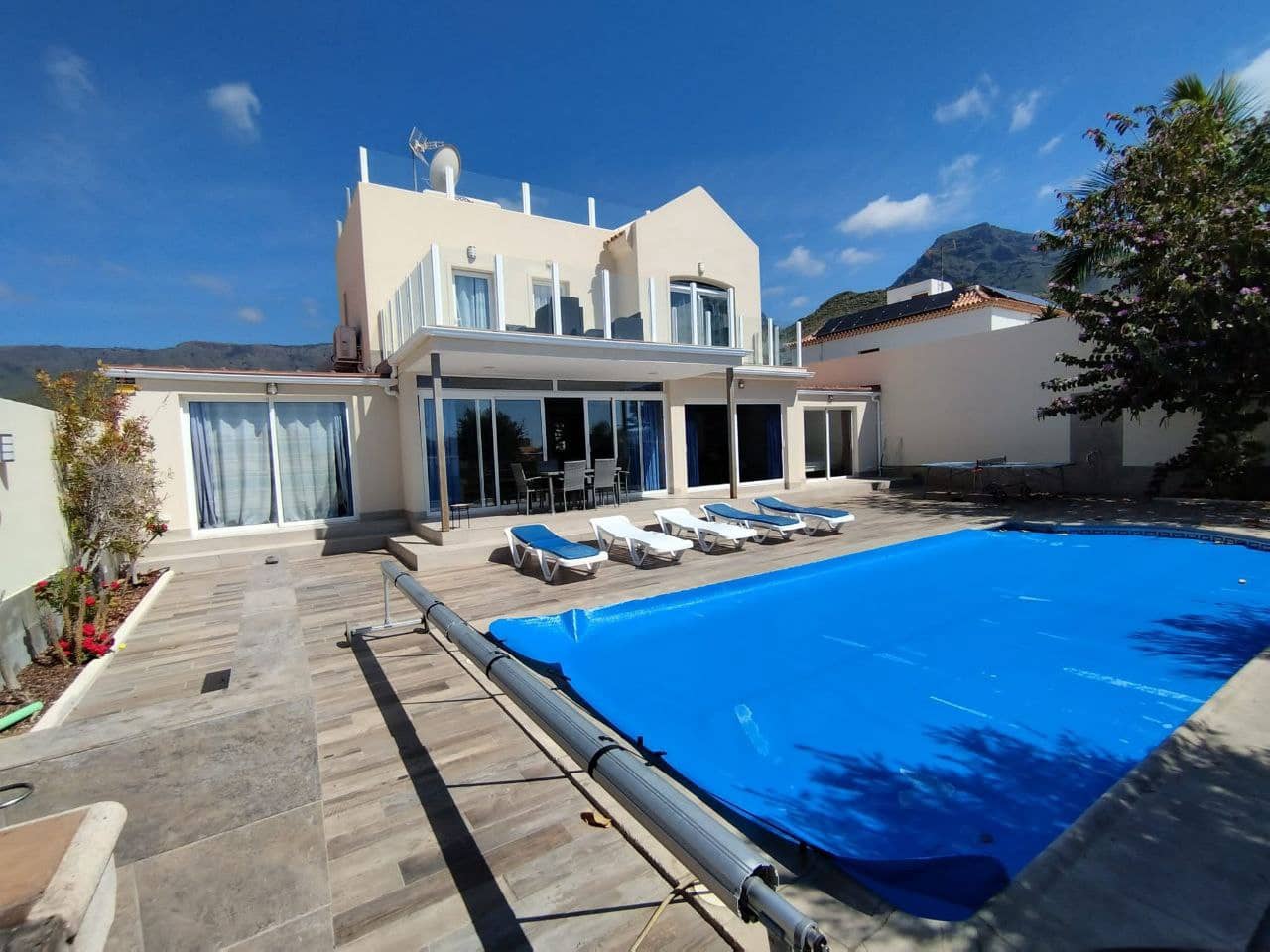 5 soveværelse Villa til salg i Adeje med swimmingpool garage - € 1.500.000 (Ref: 9357346)