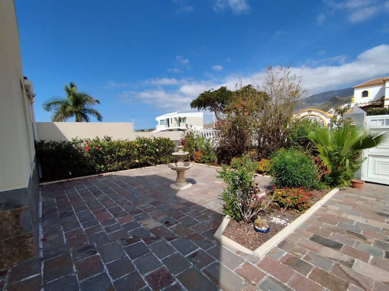 5 soveværelse Villa til salg i Adeje med swimmingpool garage - € 1.500.000 (Ref: 9357346)