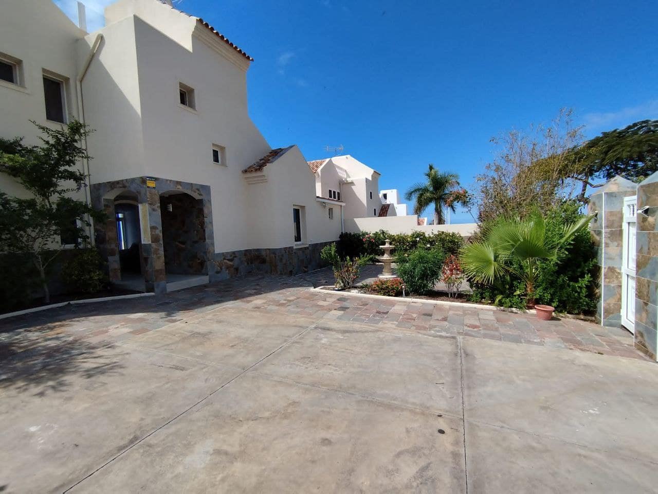 5 soveværelse Villa til salg i Adeje med swimmingpool garage - € 1.500.000 (Ref: 9357346)