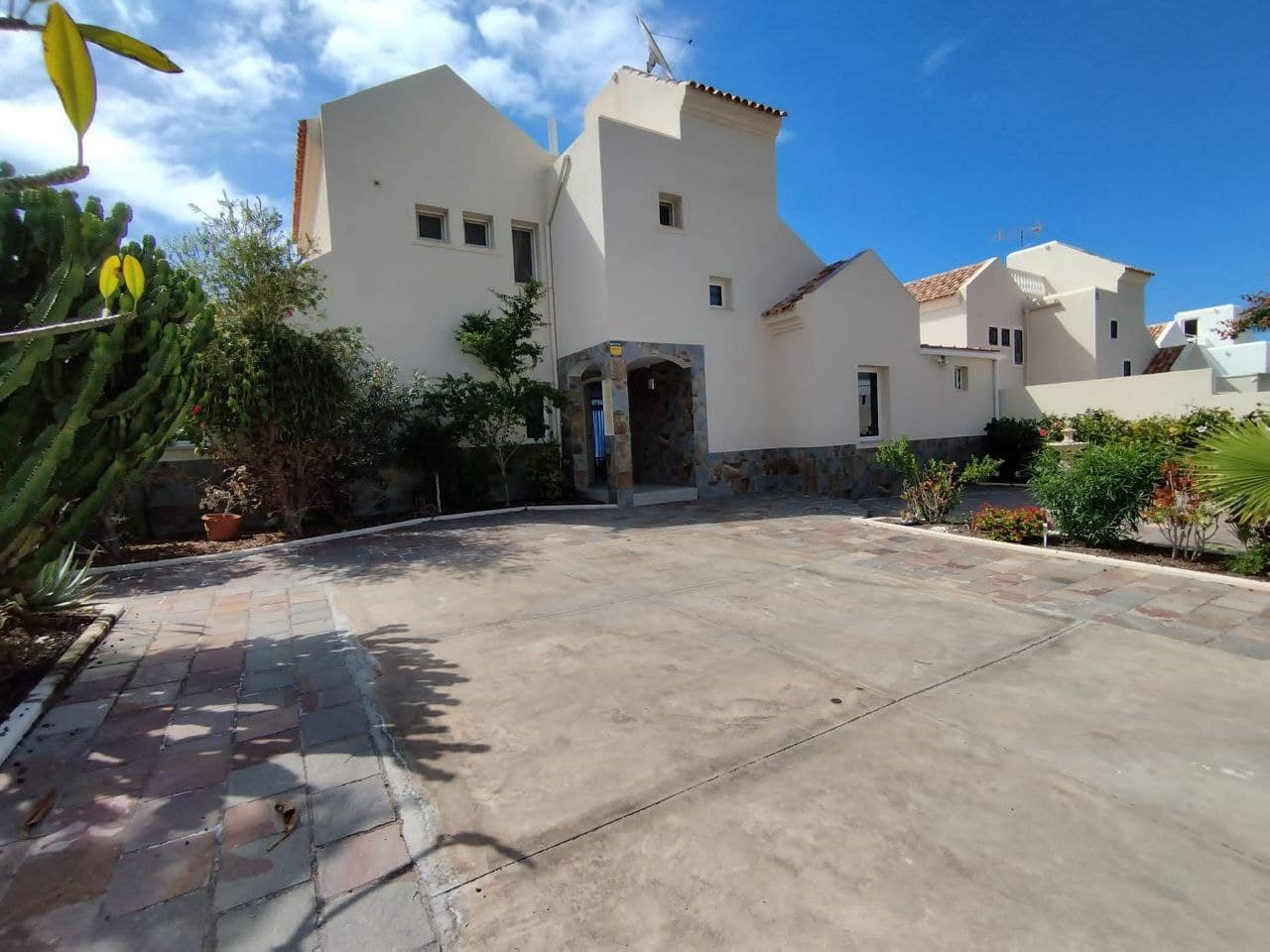 5 soveværelse Villa til salg i Adeje med swimmingpool garage - € 1.500.000 (Ref: 9357346)