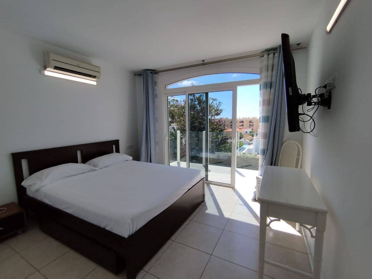 5 soveværelse Villa til salg i Adeje med swimmingpool garage - € 1.500.000 (Ref: 9357346)