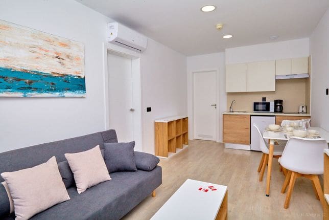 103 soveværelse Erhverv til salg i Arona med swimmingpool garage - € 28.000.000 (Ref: 9357347)