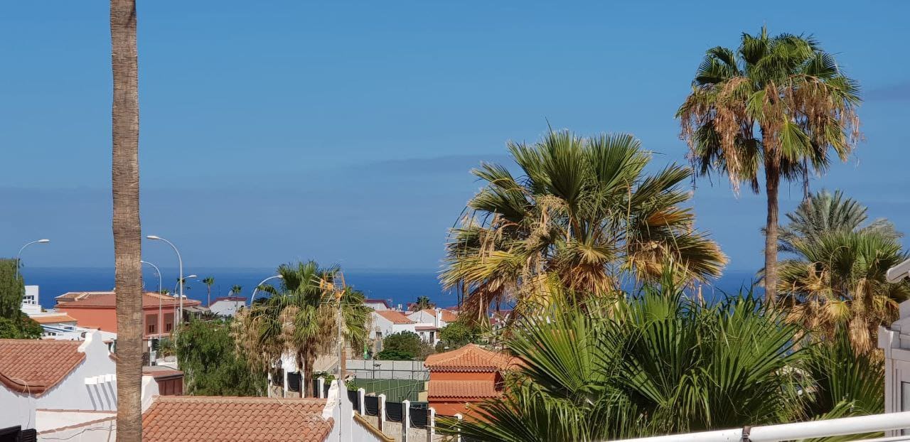 2 bedroom Apartment for sale in Arona with pool garage - € 369,000 (Ref: 9357353)