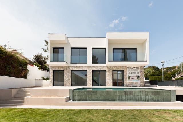 Casa de 4 habitaciones en Calafell en venta con piscina - 780.000 € (Ref: 10059077)