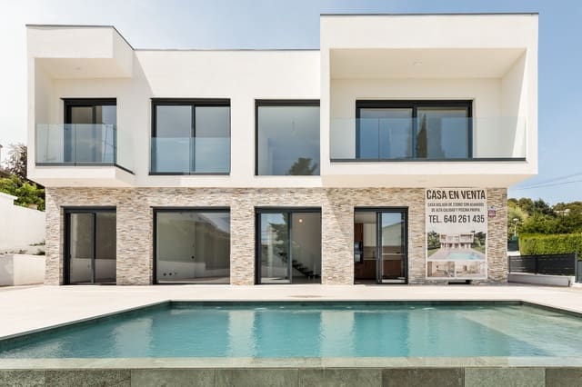 Casa de 4 habitaciones en Calafell en venta con piscina - 780.000 € (Ref: 10059077)