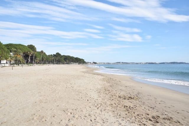 3 bedroom Flat for sale in Cambrils with pool garage - € 525,000 (Ref: 10059287)
