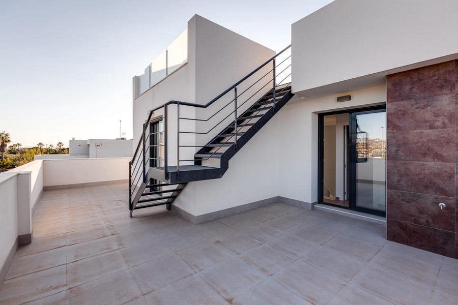 3 bedroom Villa for sale in Pilar de la Horadada with pool - € 410,000 (Ref: 6000285)